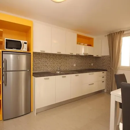 Apartment Wunderschoene In Mit Grill Und Gemeinsamem Pool *
