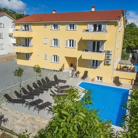 Wunderschoene In Mit Grill Und Gemeinsamem Pool Apartment